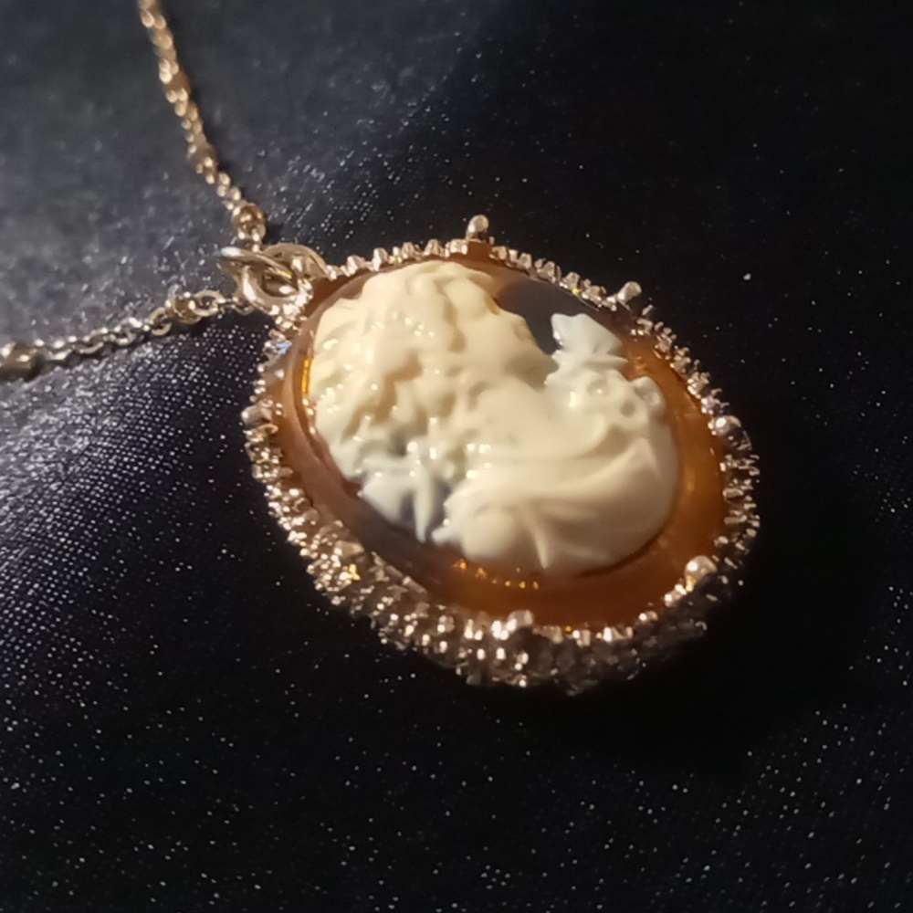 Vintage style Cameo necklace traditional amber color with off white Lady